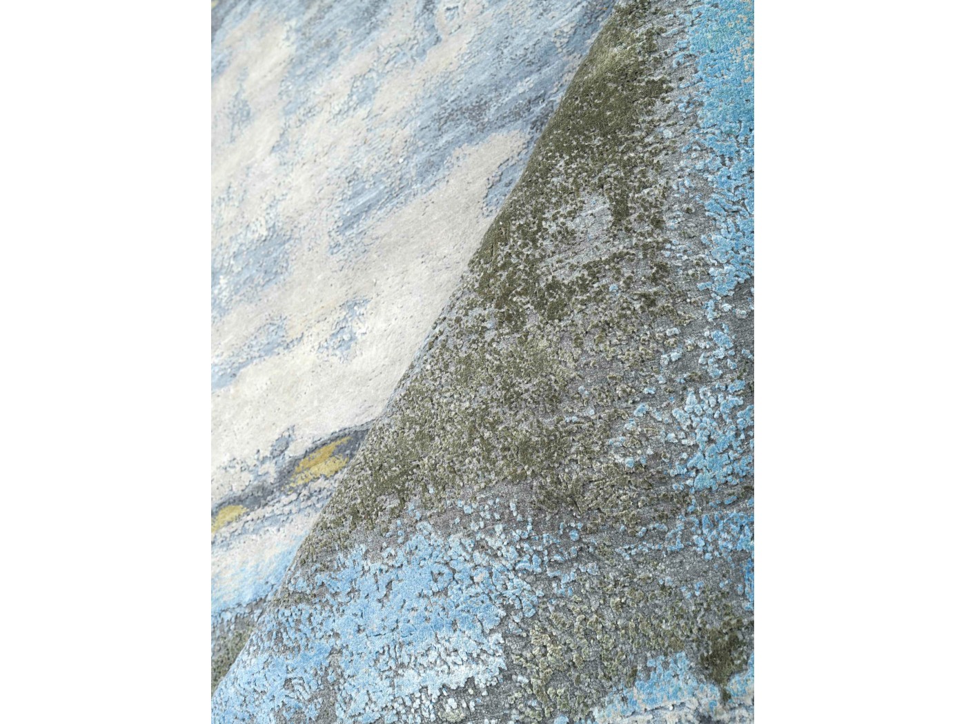 Waterlily No. 15 SnowRust on Grey